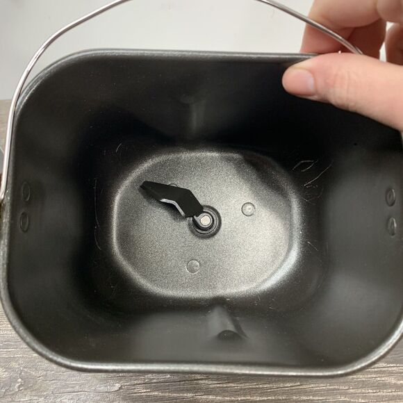 Sunbeam Bread Maker Model 5891 Pan & Paddle Only replacement parts - Picture 6 of 8